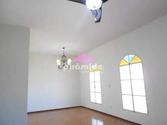 Casa com 250m² 3 quartos e 3 banheiros, à venda, no bairro Bosque dos Eucaliptos em São José dos Campos