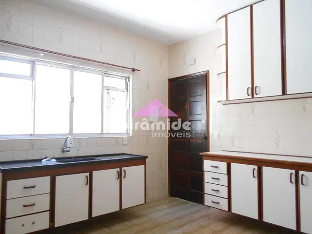 Casa com 250m² 3 quartos e 3 banheiros, à venda, no bairro Bosque dos Eucaliptos em São José dos Campos