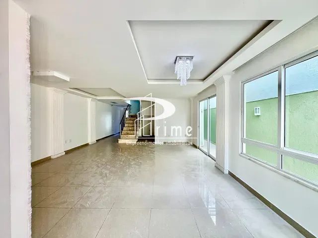 Casa com 225m² 3 quartos e 5 banheiros, para alugar, no bairro Camboinhas em Niterói