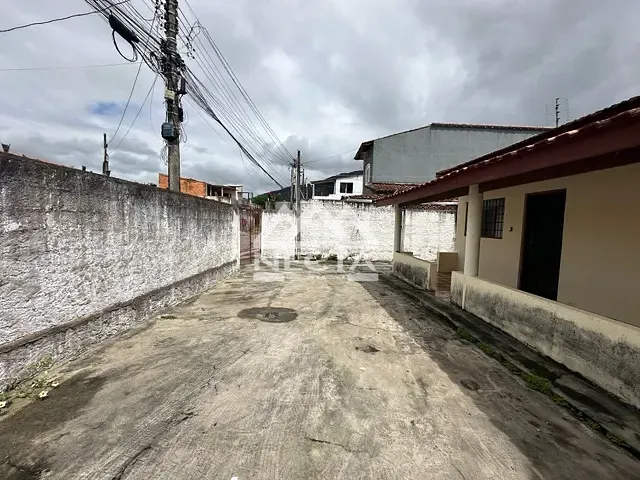 Casa com 360m² 3 quartos e 3 banheiros, à venda, no bairro Poiares em Caraguatatuba