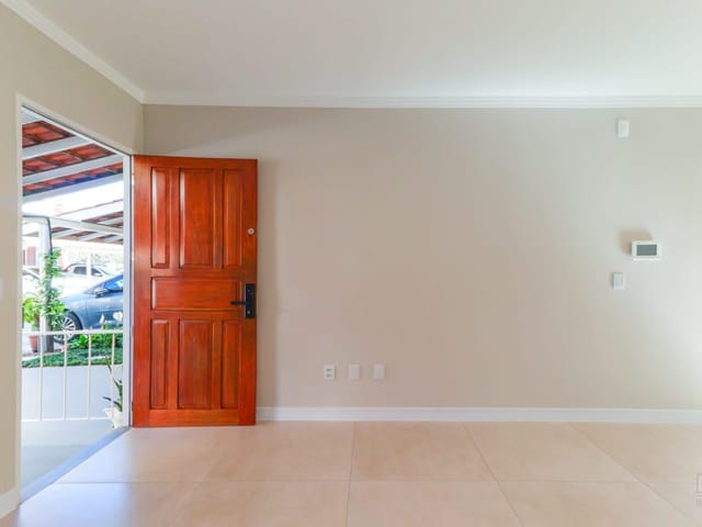 Casa com 103m² 3 quartos e 2 banheiros, à venda, no bairro Camaquã em Porto Alegre