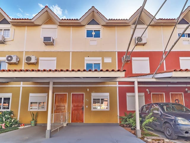 Casa com 103m² 3 quartos e 2 banheiros, à venda, no bairro Camaquã em Porto Alegre