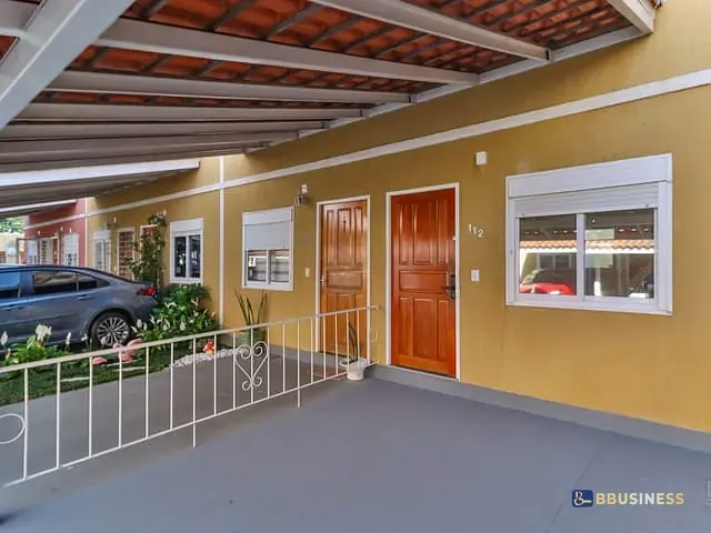 Casa com 103m² 3 quartos e 2 banheiros, à venda, no bairro Camaquã em Porto Alegre