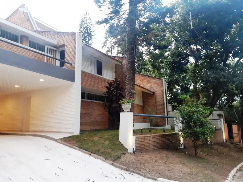 Casa no condomínio Forest Hills para locação com 4 quartos, sendo 4 suítes, 445m²