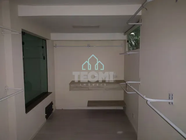 Casa 4 quartos e 5 banheiros, à venda, no bairro Parque São Jorge em Taubaté
