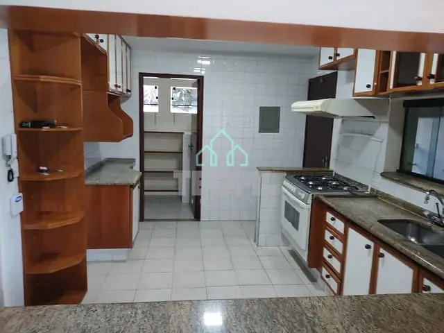 Casa 4 quartos e 5 banheiros, à venda, no bairro Parque São Jorge em Taubaté