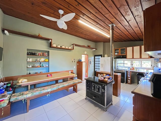 Casa com 370m² 5 quartos e 7 banheiros, à venda, no bairro Cascata em Porto Alegre