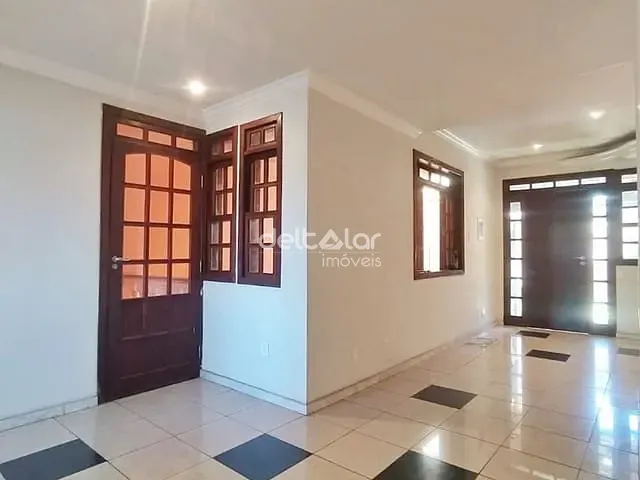 Casa com 180m² 3 quartos e 3 banheiros, à venda, no bairro São João Batista (Venda Nova) em Belo Horizonte