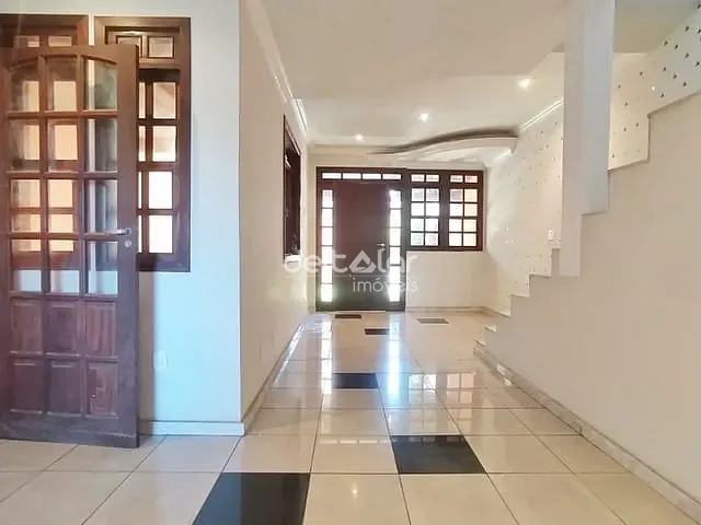 Casa com 180m² 3 quartos e 3 banheiros, à venda, no bairro São João Batista (Venda Nova) em Belo Horizonte