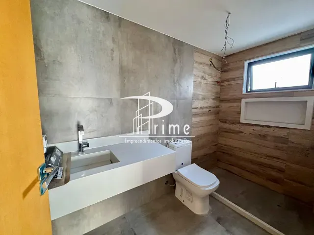 Casa com 450m² 3 quartos e 7 banheiros, à venda, no bairro Badu em Niterói