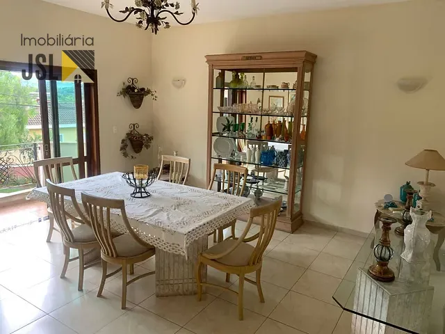 Casa com 590m² 5 quartos e 2 banheiros, à venda, no bairro Residencial Santa Helena em Caçapava