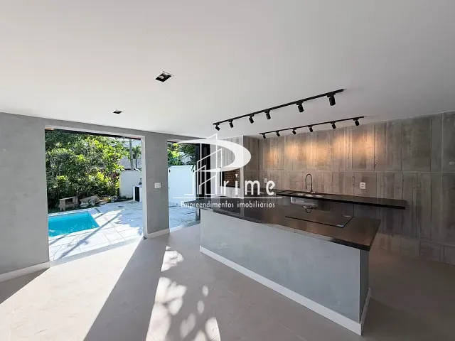 Casa 5 quartos e 5 banheiros, à venda, no bairro Piratininga em Niterói