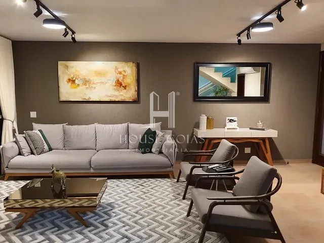 Casa com 450m² 4 quartos e 5 banheiros, à venda, no bairro Residencial Granville em Goiânia