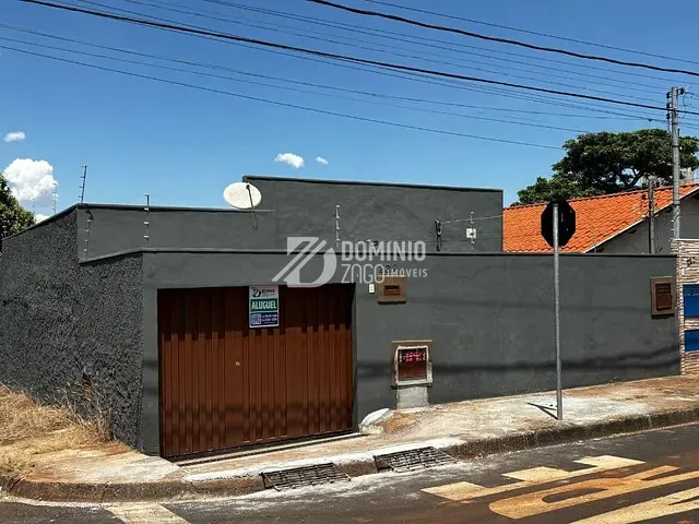 Casa com 300m² 3 quartos e 1 banheiro, para alugar, no bairro Santa Marta em Uberaba