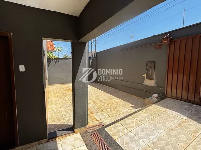 Casa com 300m² 3 quartos e 1 banheiro, para alugar, no bairro Santa Marta em Uberaba