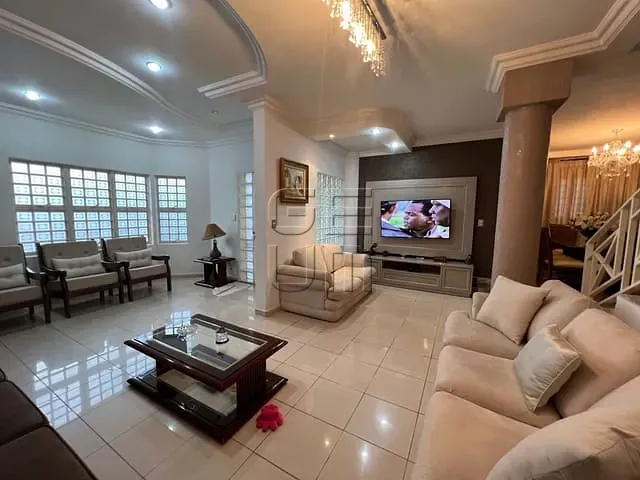 Casa com 420m² 4 quartos e 3 banheiros, à venda ou para alugar, no bairro Terras de Santana II em Londrina