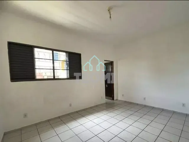 Casa 2 quartos e 1 banheiro, à venda, no bairro Piracangaguá em Taubaté