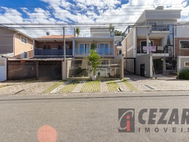 Sobrado com 205m² 3 quartos e 2 banheiros, à venda, no bairro Uberaba em Curitiba