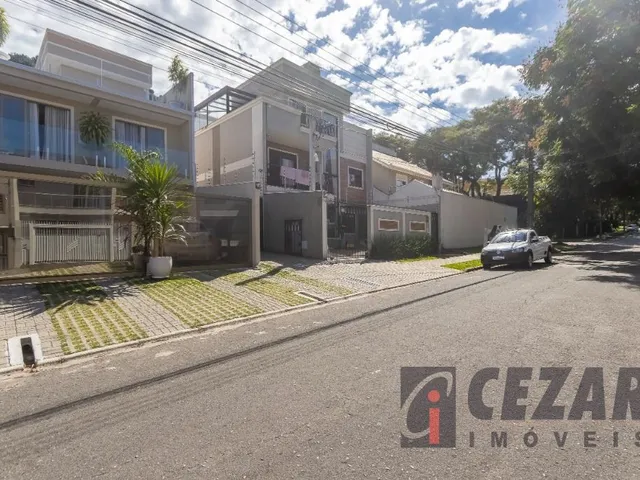 Sobrado com 205m² 3 quartos e 2 banheiros, à venda, no bairro Uberaba em Curitiba