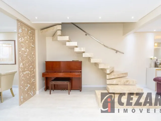Sobrado com 205m² 3 quartos e 2 banheiros, à venda, no bairro Uberaba em Curitiba