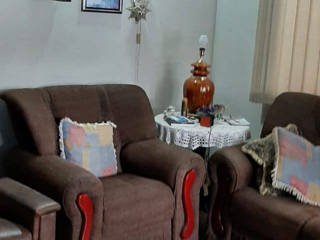Casa 2 quartos e 3 banheiros, à venda, no bairro Centro em Aparecida