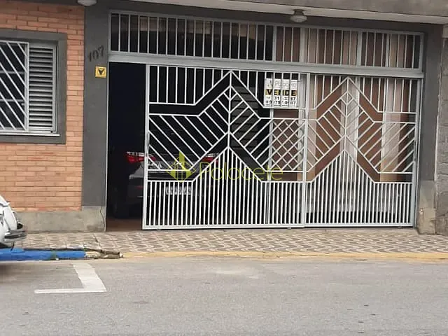 Casa 2 quartos e 3 banheiros, à venda, no bairro Centro em Aparecida