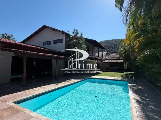 Casa com 800m² 4 quartos e 3 banheiros, à venda, no bairro Piratininga em Niterói