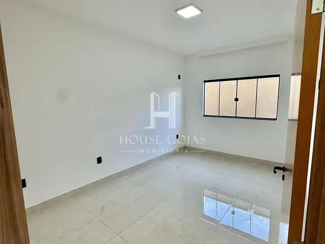 Casa com 245m² 3 quartos e 1 banheiro, à venda, no bairro Vila Oliveira em Aparecida de Goiânia