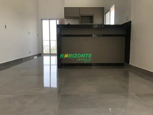 Casa com 250m² 3 quartos e 5 banheiros, à venda ou para alugar, no bairro Caçapava Velha em Caçapava