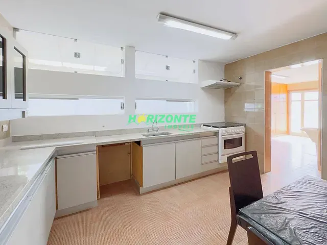 Casa com 580m² 4 quartos e 6 banheiros, à venda, no bairro Condomínio Bosque Imperial em São José dos Campos