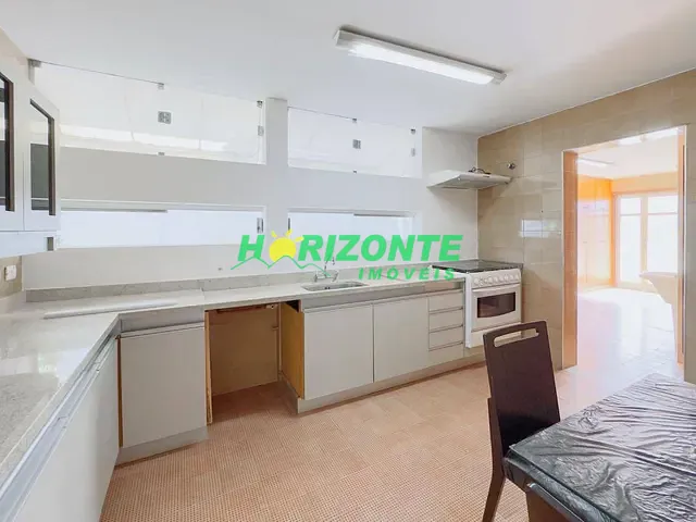 Casa com 580m² 4 quartos e 6 banheiros, à venda, no bairro Condomínio Bosque Imperial em São José dos Campos