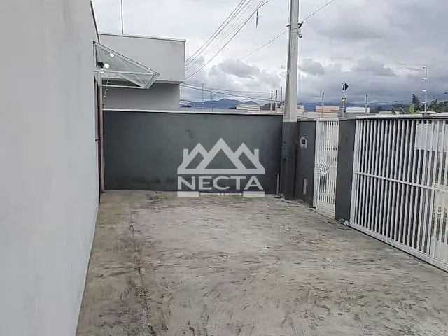 Casa com 135m² 2 quartos e 1 banheiro, à venda, no bairro Golfinhos em Caraguatatuba