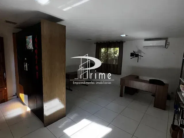 Casa com 360m² 2 quartos e 2 banheiros, à venda, no bairro Itaipu em Niterói