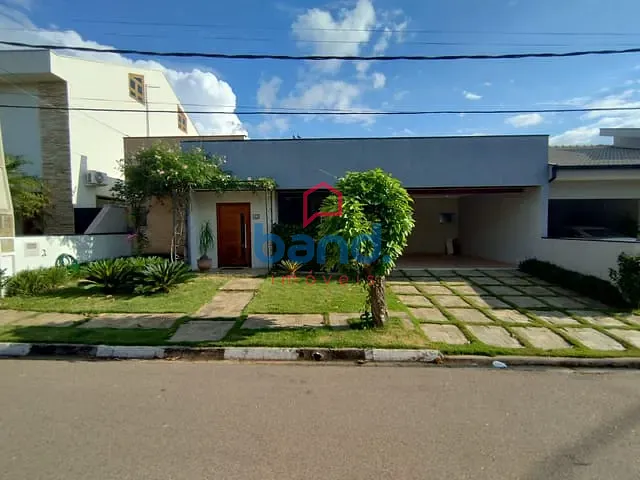 Casa 3 quartos e 5 banheiros, para alugar, no bairro Rafael Alcala em Porto Feliz