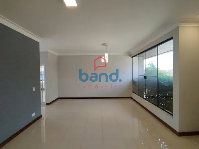 Casa 3 quartos e 5 banheiros, para alugar, no bairro Rafael Alcala em Porto Feliz