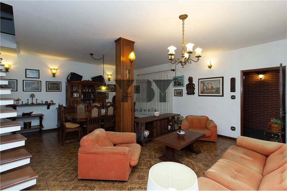 Casa à venda com 3 quartos, 205m² - Foto 1