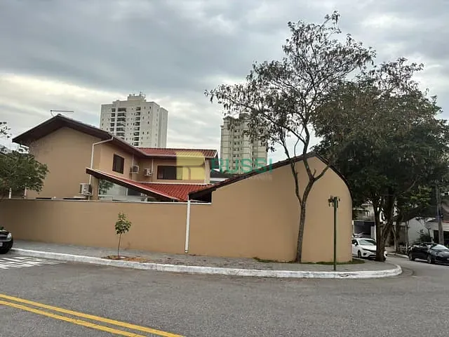 Casa 3 quartos e 5 banheiros, à venda, no bairro Urbanova IV-A em São José dos Campos