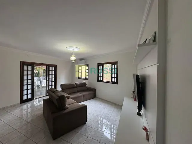 Casa 3 quartos e 5 banheiros, à venda, no bairro Urbanova IV-A em São José dos Campos