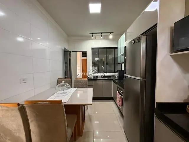 Casa 3 quartos e 2 banheiros, para alugar, no bairro Residencial Ícaro em Maringá
