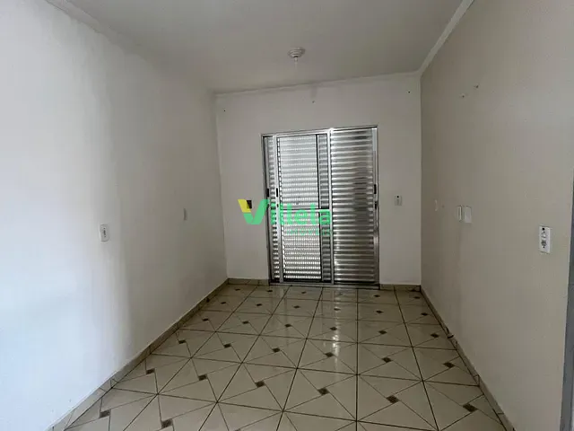 Casa 2 quartos e 1 banheiro, para alugar, no bairro Jardim Maragogipe em Itaquaquecetuba