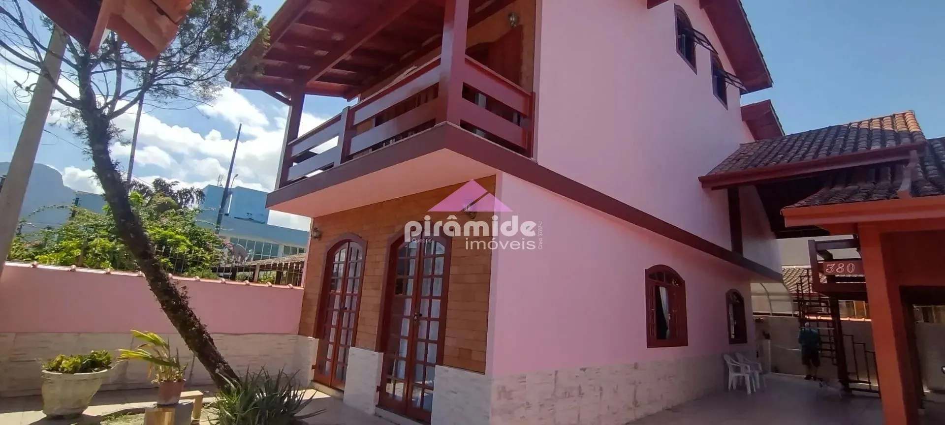 Casa, 3 quartos, 336 m² - Foto 1