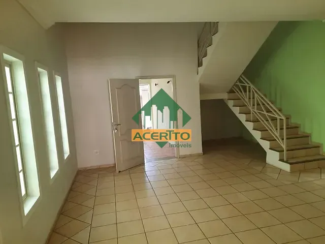Casa com 300m² 4 quartos e 2 banheiros, para alugar, no bairro Novo Umuarama em Araçatuba