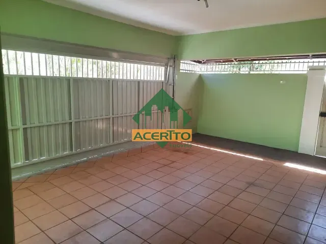 Casa com 300m² 4 quartos e 2 banheiros, para alugar, no bairro Novo Umuarama em Araçatuba