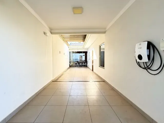 Casa com 300m² 3 quartos e 4 banheiros, à venda, no bairro Jardim Imperial II em Maringá