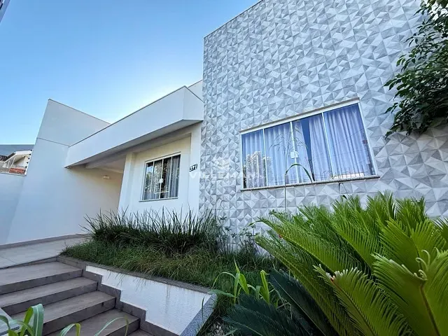 Casa com 300m² 3 quartos e 4 banheiros, à venda, no bairro Jardim Imperial II em Maringá