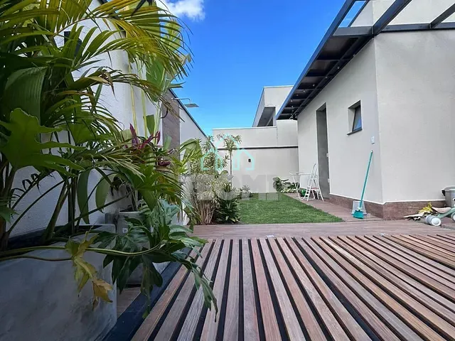 Casa com 300m² 3 quartos e 2 banheiros, à venda, no bairro Vale dos Cristais em Taubaté