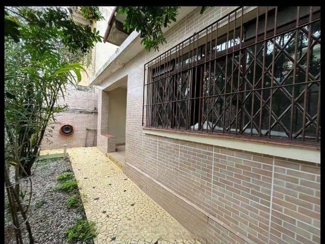Casa com 380m² 3 quartos e 2 banheiros, à venda, no bairro Vila Gilda em Santo André