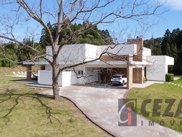 Casa com 3500m² 4 quartos e 7 banheiros, à venda, no bairro Centro em Quatro Barras