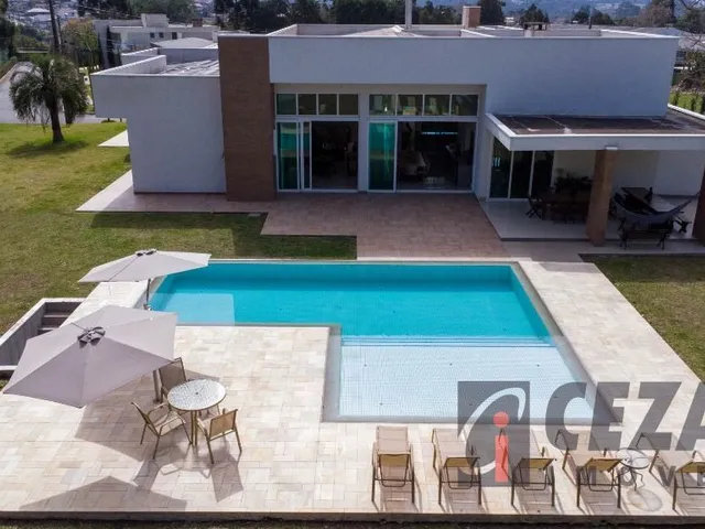Casa com 3500m² 4 quartos e 7 banheiros, à venda, no bairro Centro em Quatro Barras