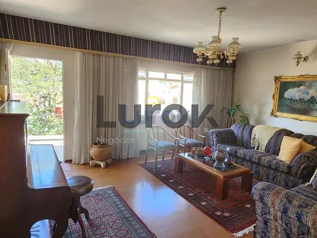 Casa com 379m² 3 quartos e 2 banheiros, à venda, no bairro Vila Embaré em Valinhos